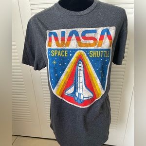 NASA graphic tee 💚🖤